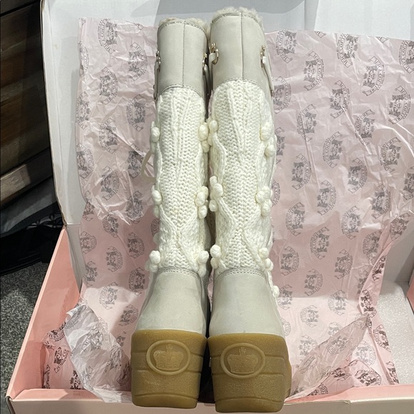 Juicy Couture Snowbunny Winter Boots with Pom Poms - Picture 5 of 9